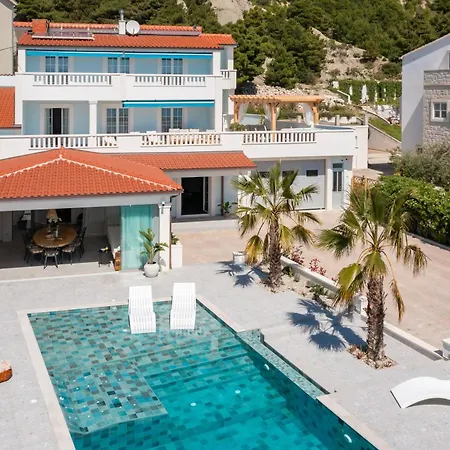 New Luxury * Duće