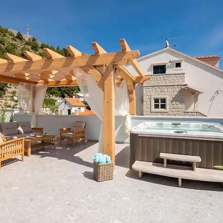New Luxury Villa